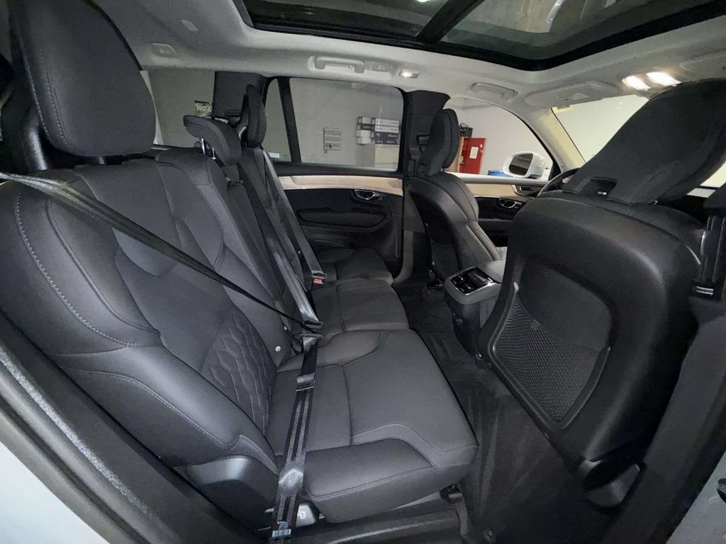 Used 2025 Volvo XC90 B6 Plus AWD/4WD image 16