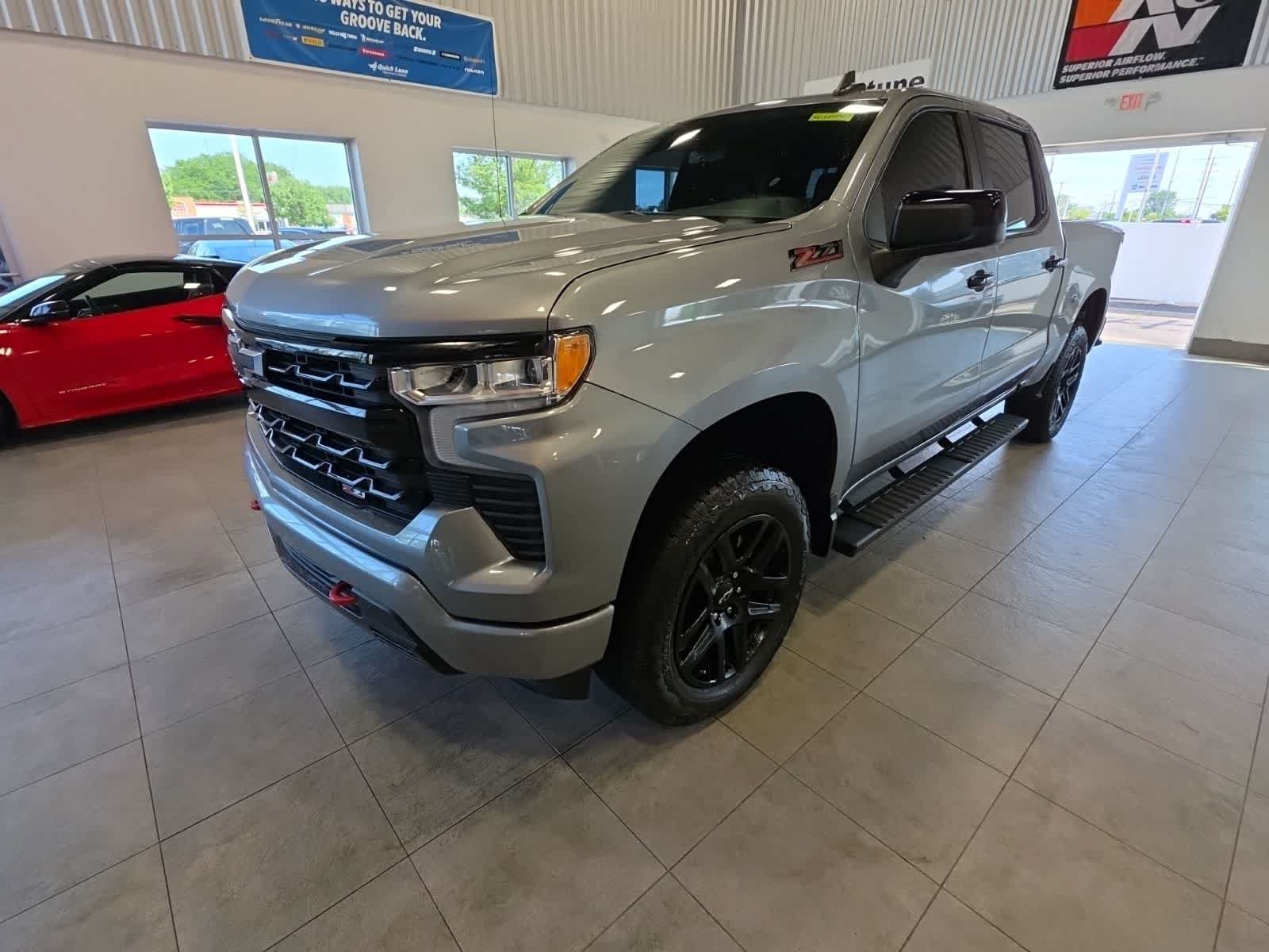 Used 2025 Chevrolet Silverado 1500 LT Trail Boss w/ LPO, Dark Essentials Package AWD/4WD image 1