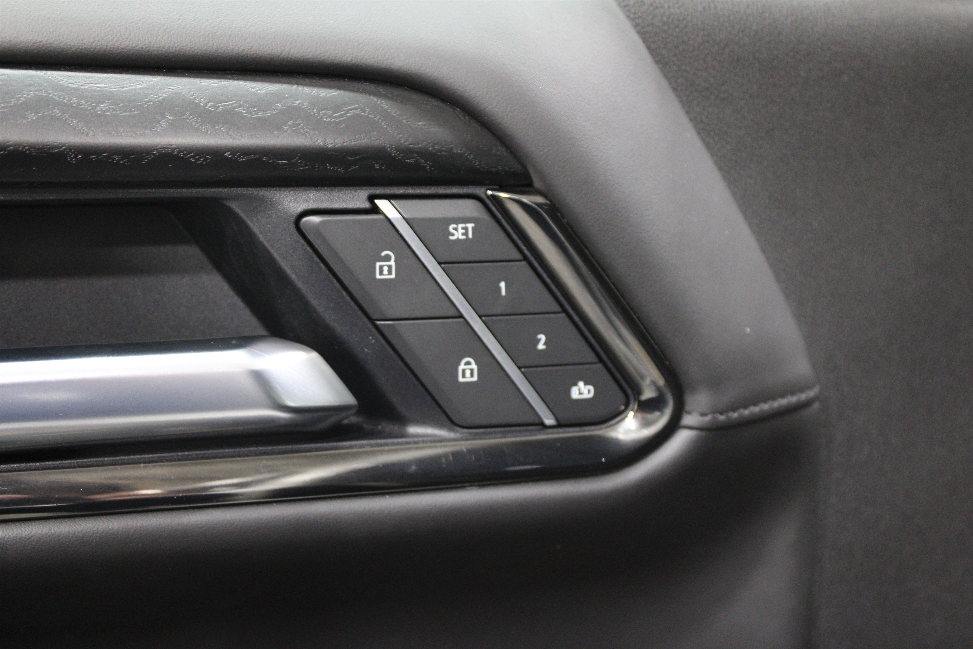 Used 2025 GMC Sierra 2500 AT4X w/ AT4X AEV Edition image 8