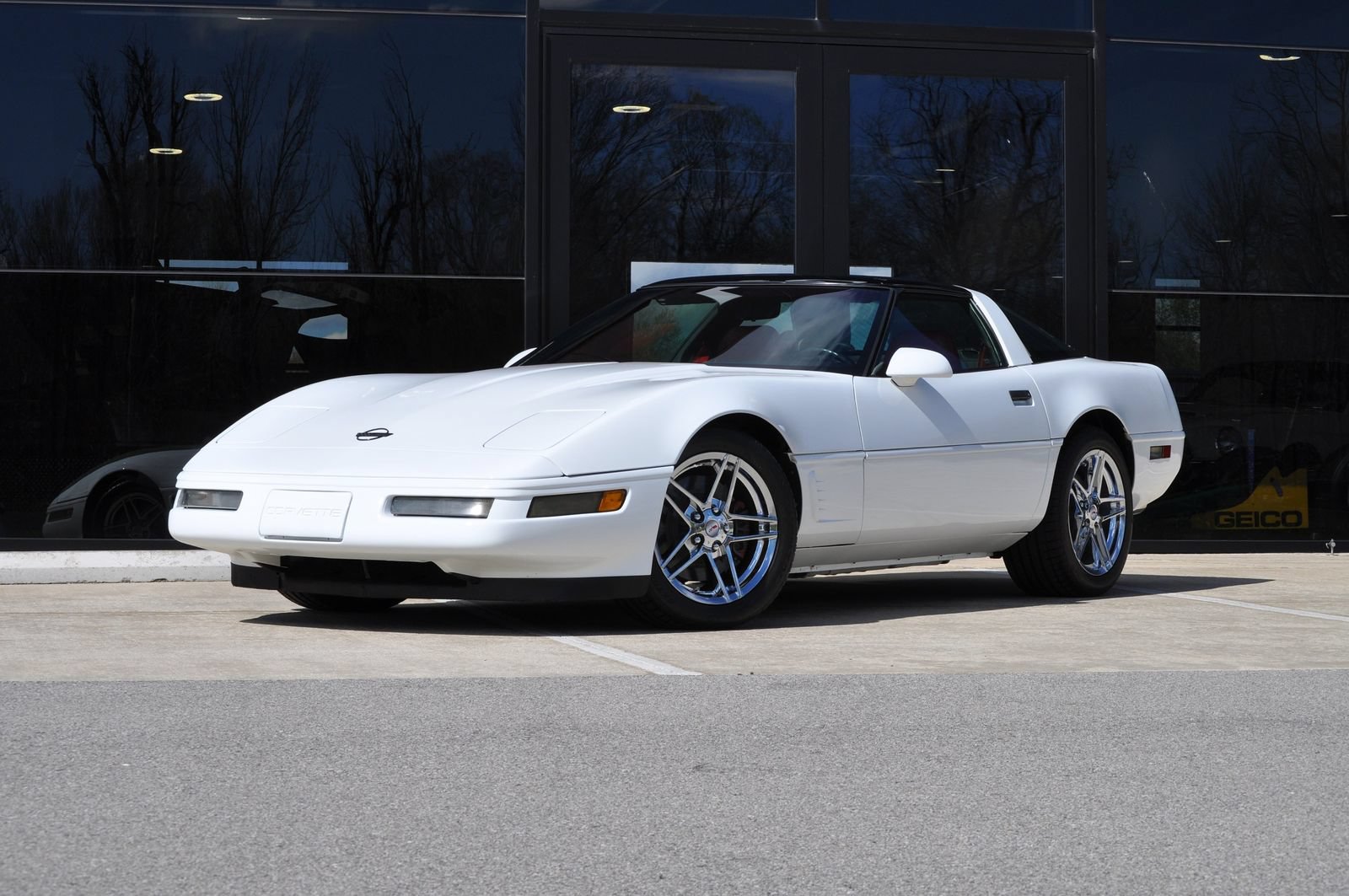 Used 1996 Chevrolet Corvette Coupe RWD image 1