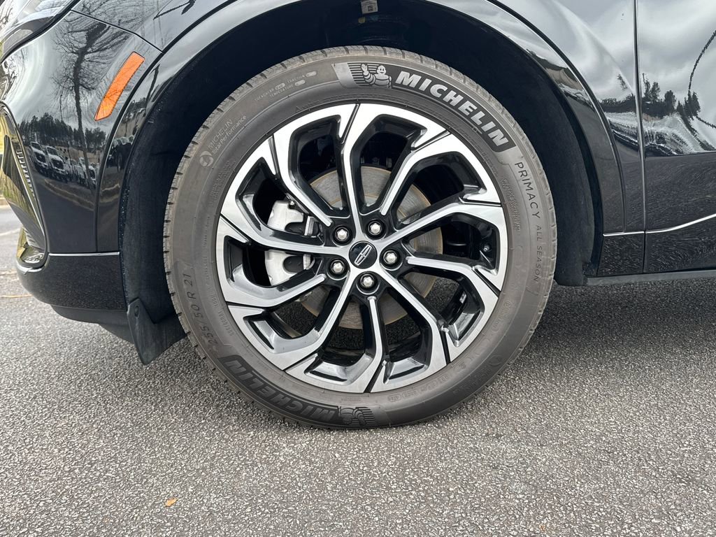 Used 2025 Lincoln Nautilus Reserve image 13