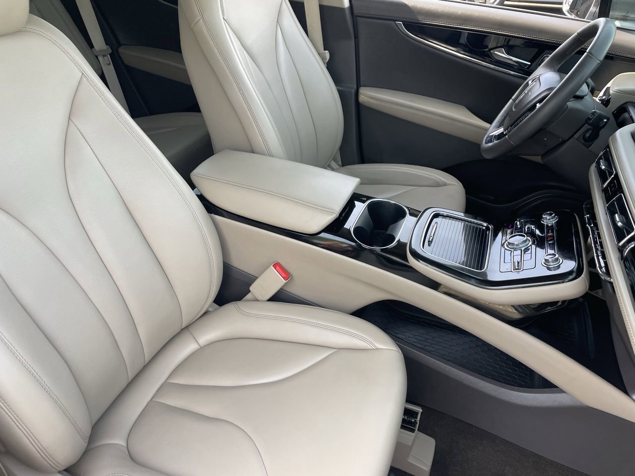 Used 2022 Lincoln Nautilus FWD w/ Premium Package image 11