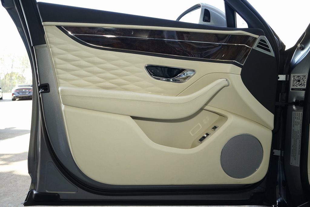 Used 2021 Bentley Flying Spur V8 image 26