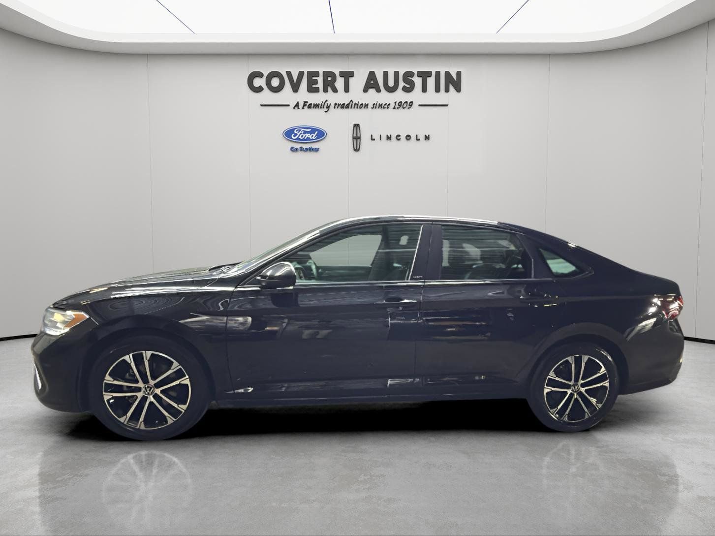 Used 2023 Volkswagen Jetta Sport image 2