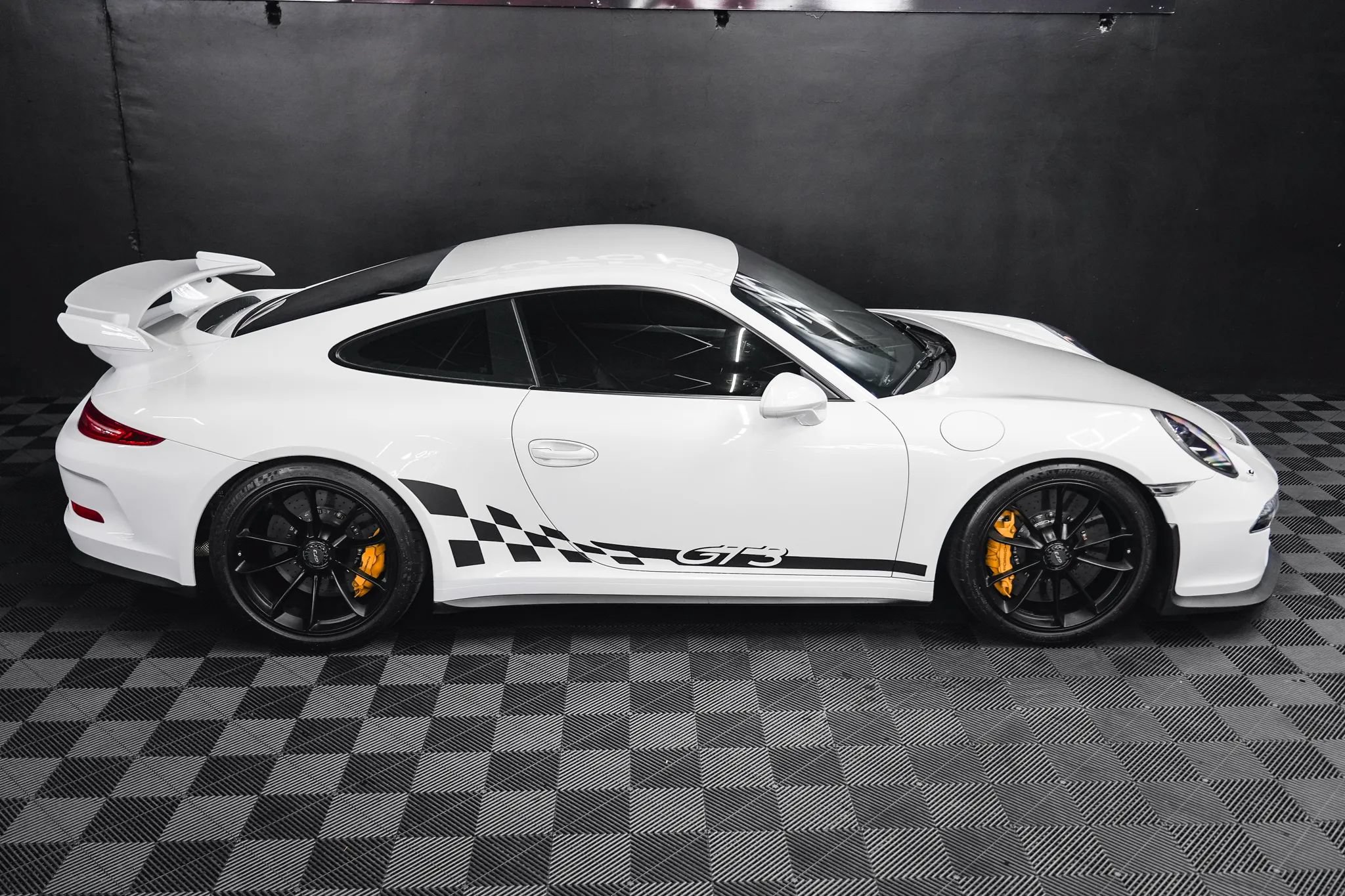 Used 2015 Porsche 911 GT3 RWD image 17