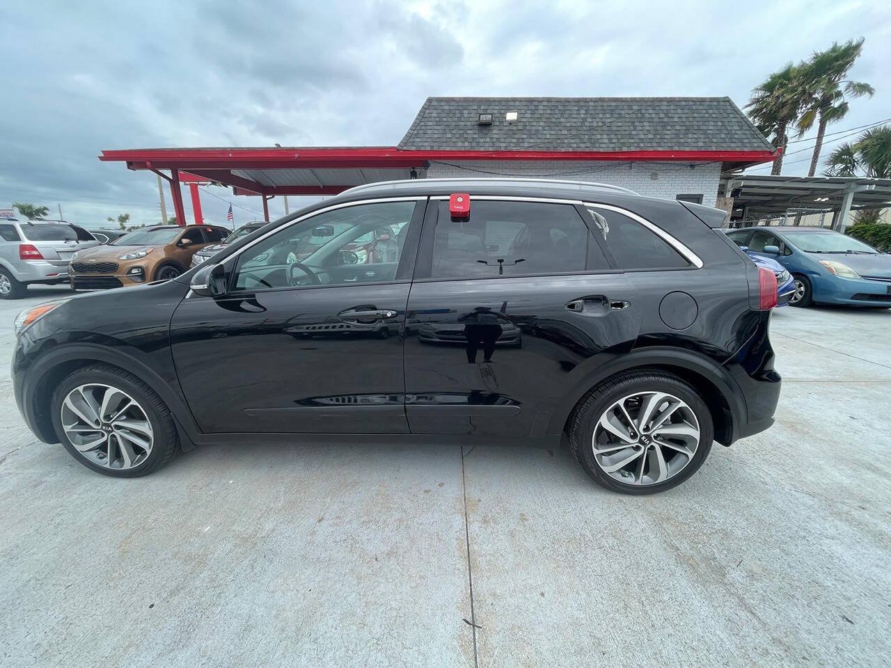 Used 2017 Kia Niro Touring FWD image 3