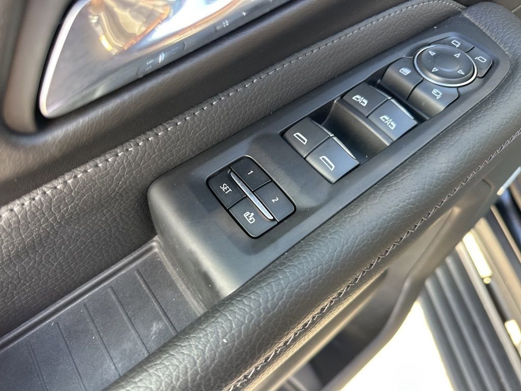 Used 2021 GMC Yukon XL Denali w/ Denali Ultimate Package image 11