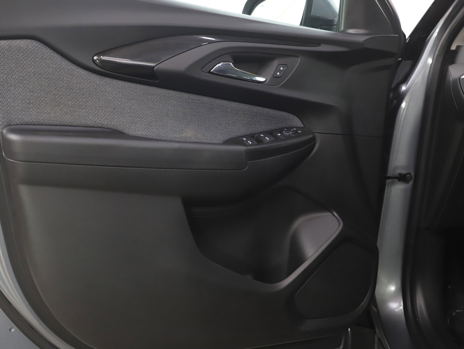 Used 2021 Chevrolet TrailBlazer LT w/ Convenience Package image 18