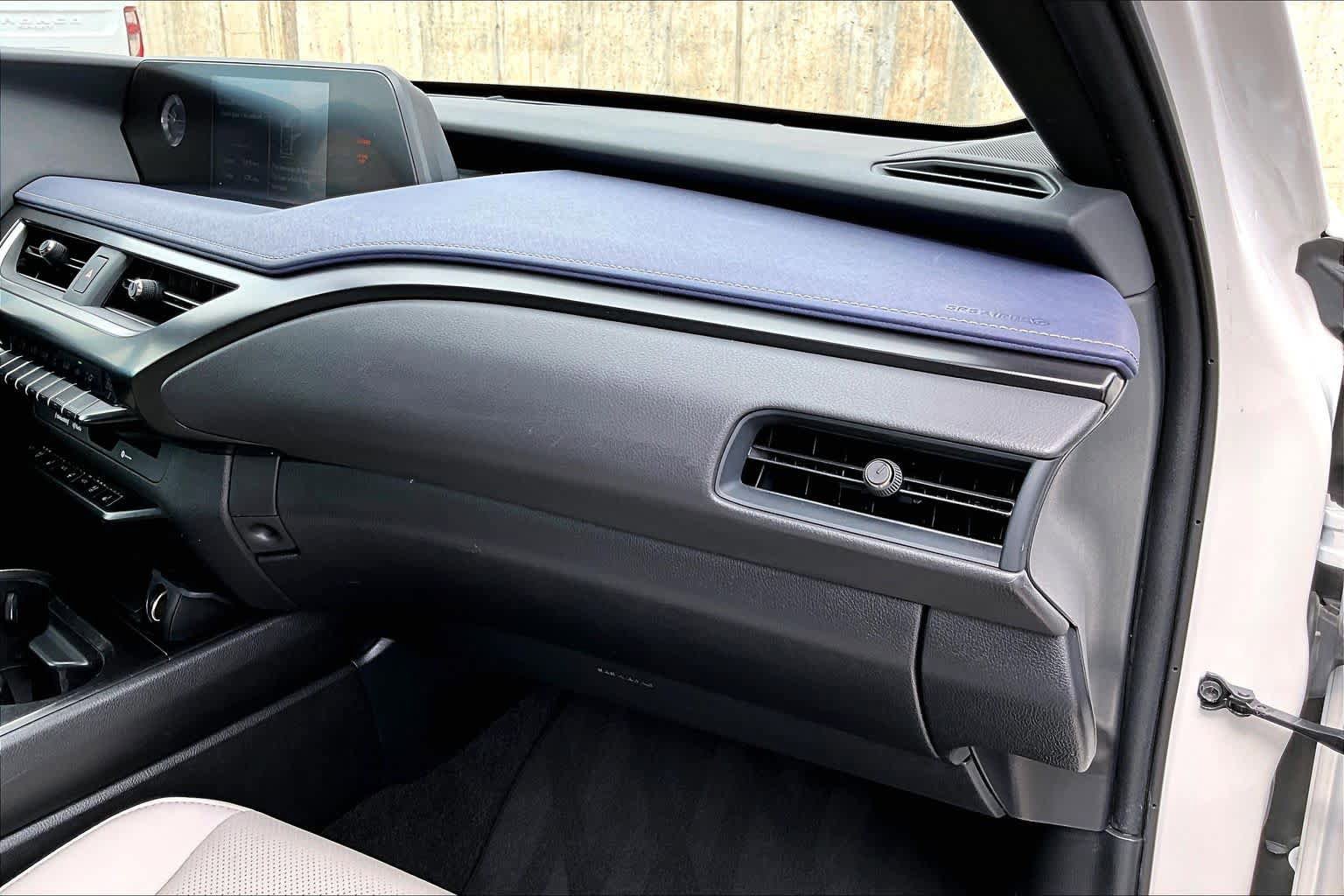 Used 2020 Lexus UX 250h w/ Premium Package image 18