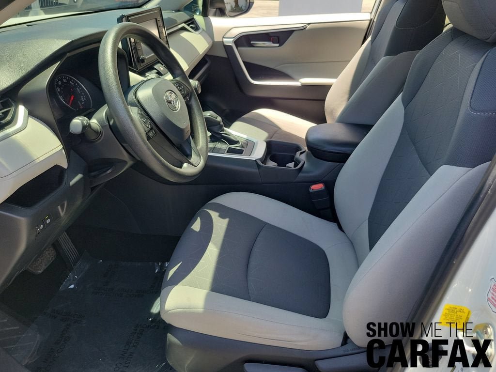 Used 2019 Toyota RAV4 XLE AWD/4WD image 17