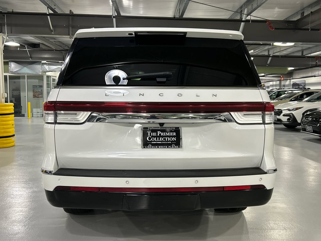Certified 2024 Lincoln Navigator L Reserve AWD/4WD image 3