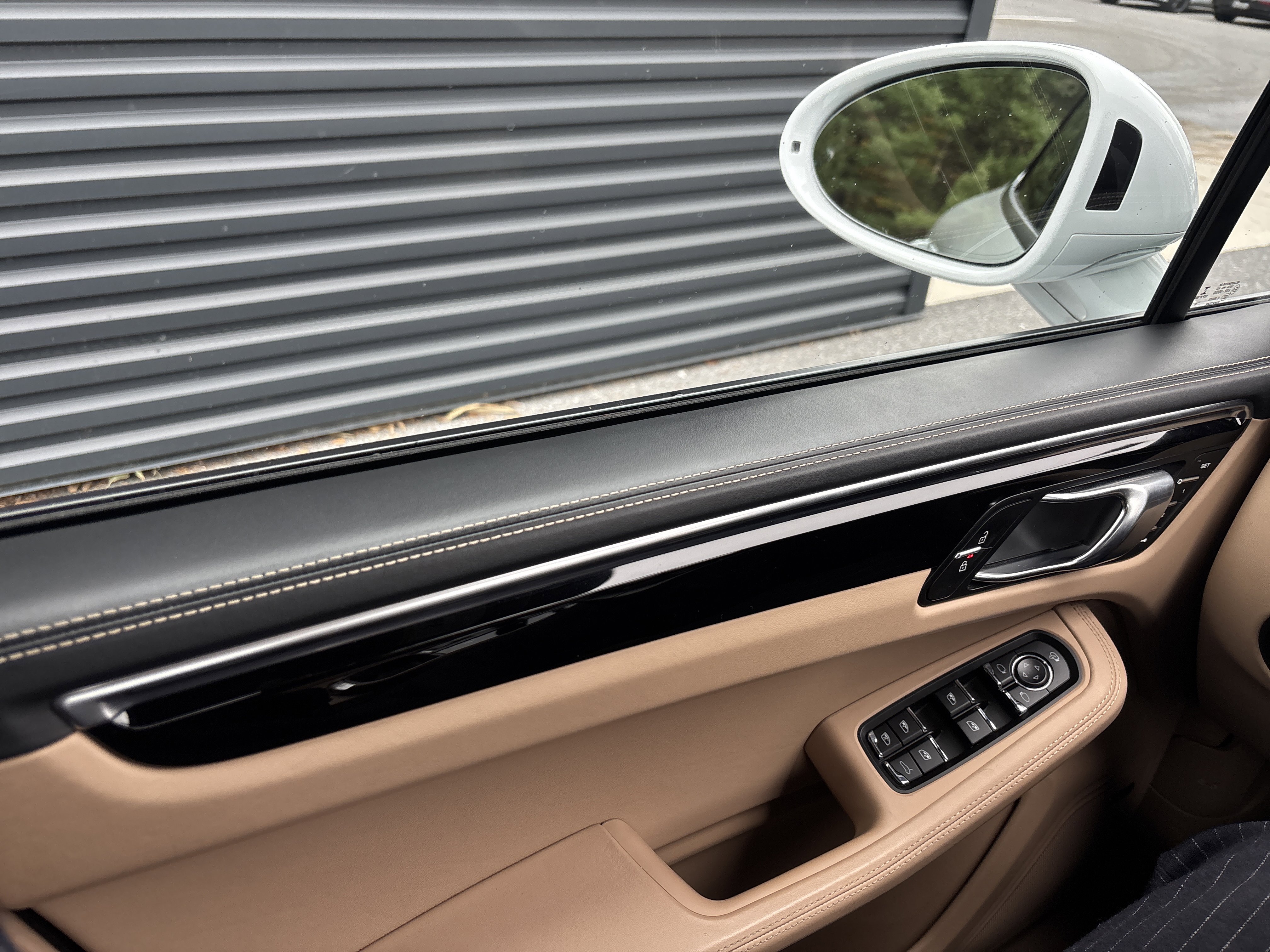 Certified 2022 Porsche Macan image 24