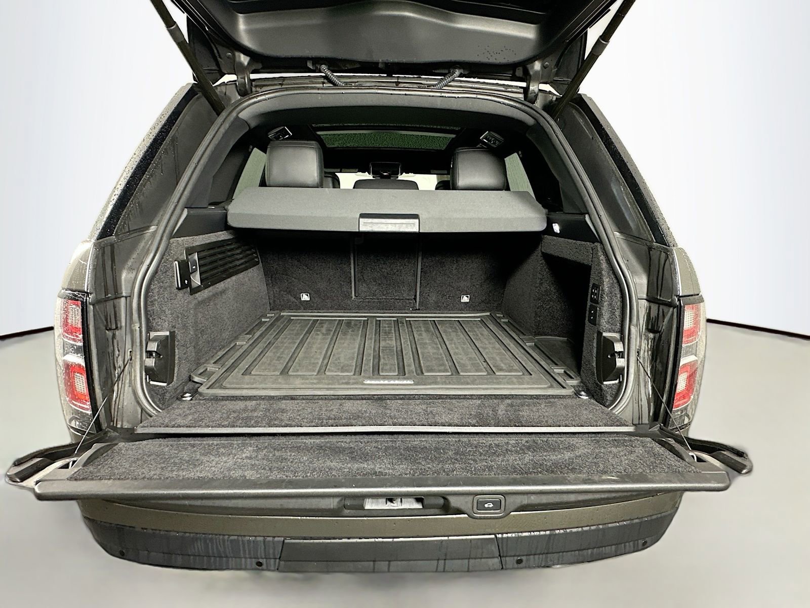 Used 2018 Land Rover Range Rover Supercharged image 32