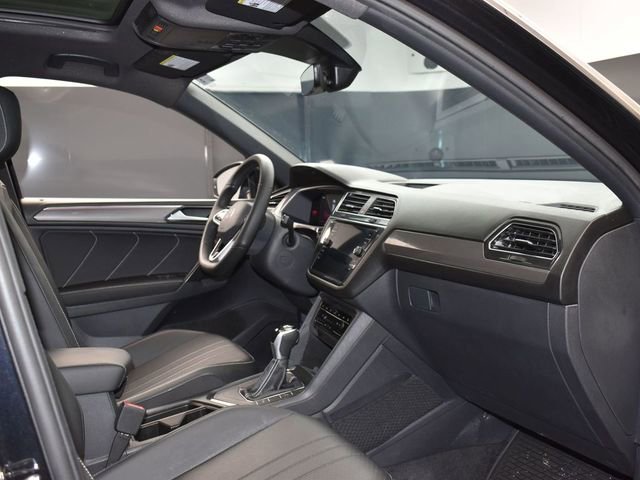 Used 2023 Volkswagen Tiguan SE R-Line image 13