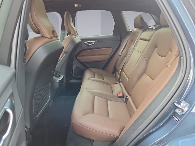 Used 2021 Volvo XC60 T6 Momentum AWD/4WD image 16