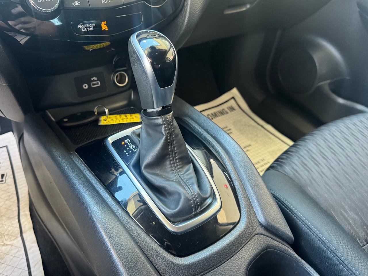 Used 2020 Nissan Rogue SV FWD image 21