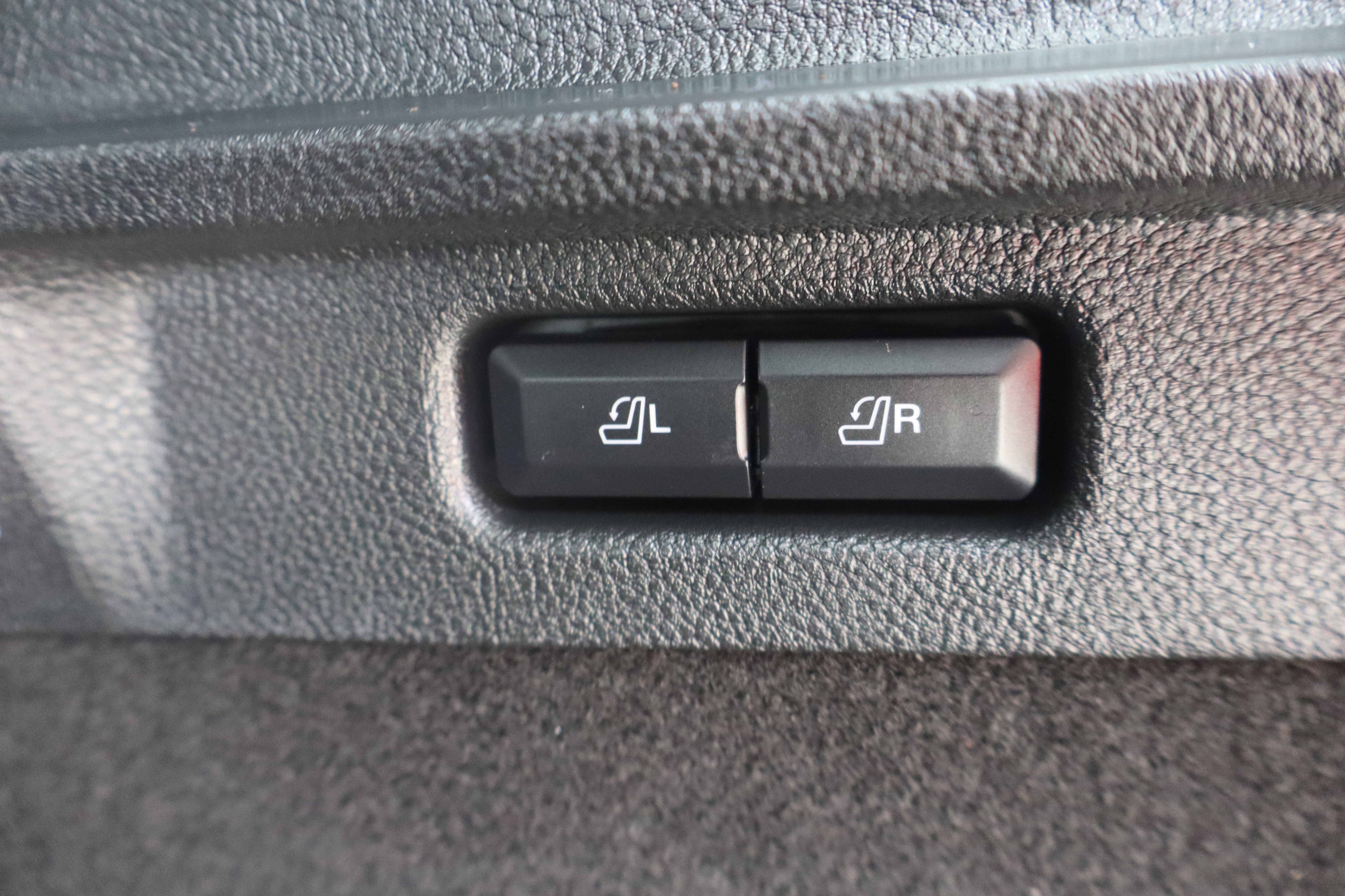 Used 2025 Lincoln Corsair Reserve AWD/4WD image 28