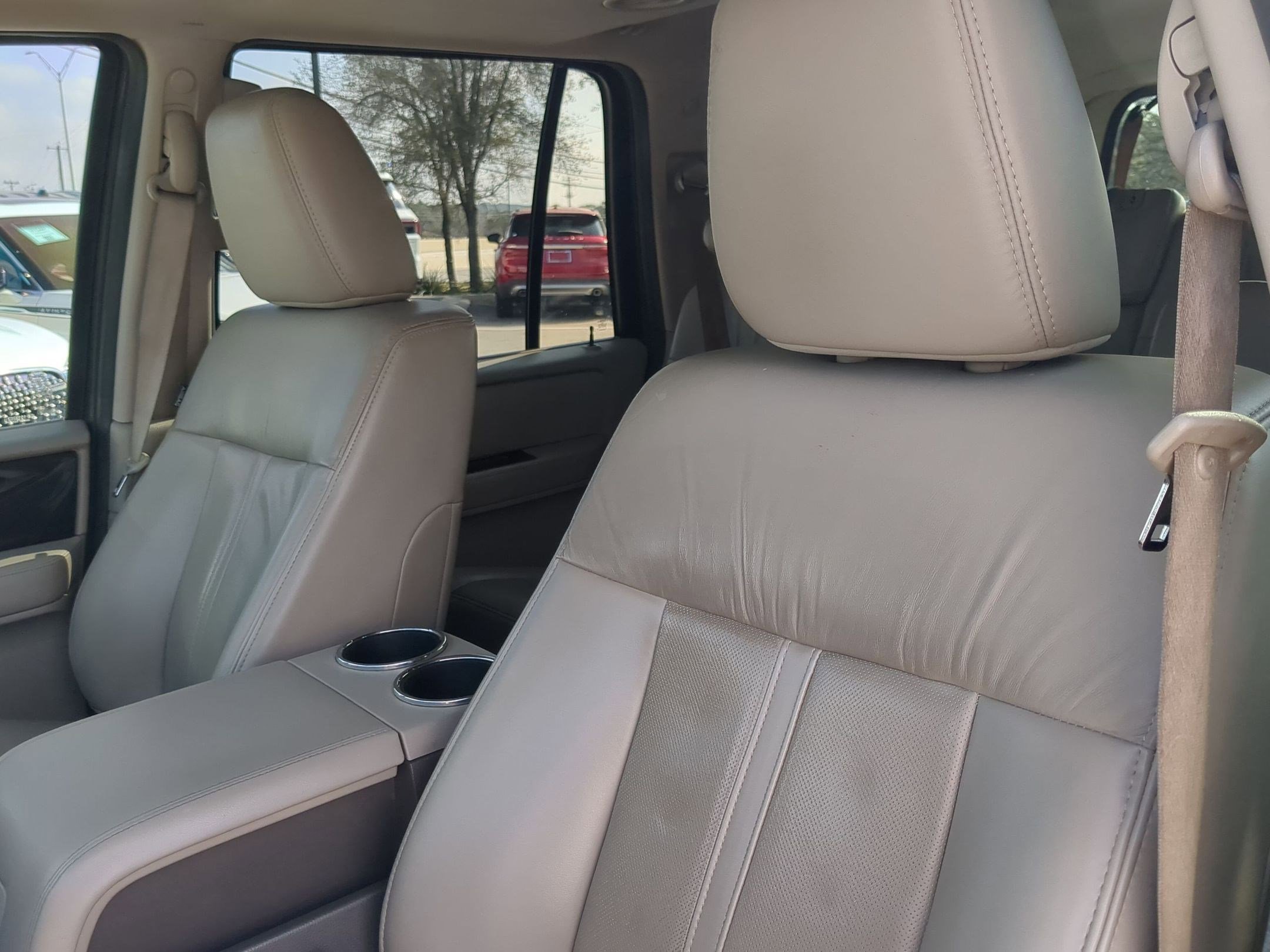 Used 2017 Lincoln Navigator Select image 10