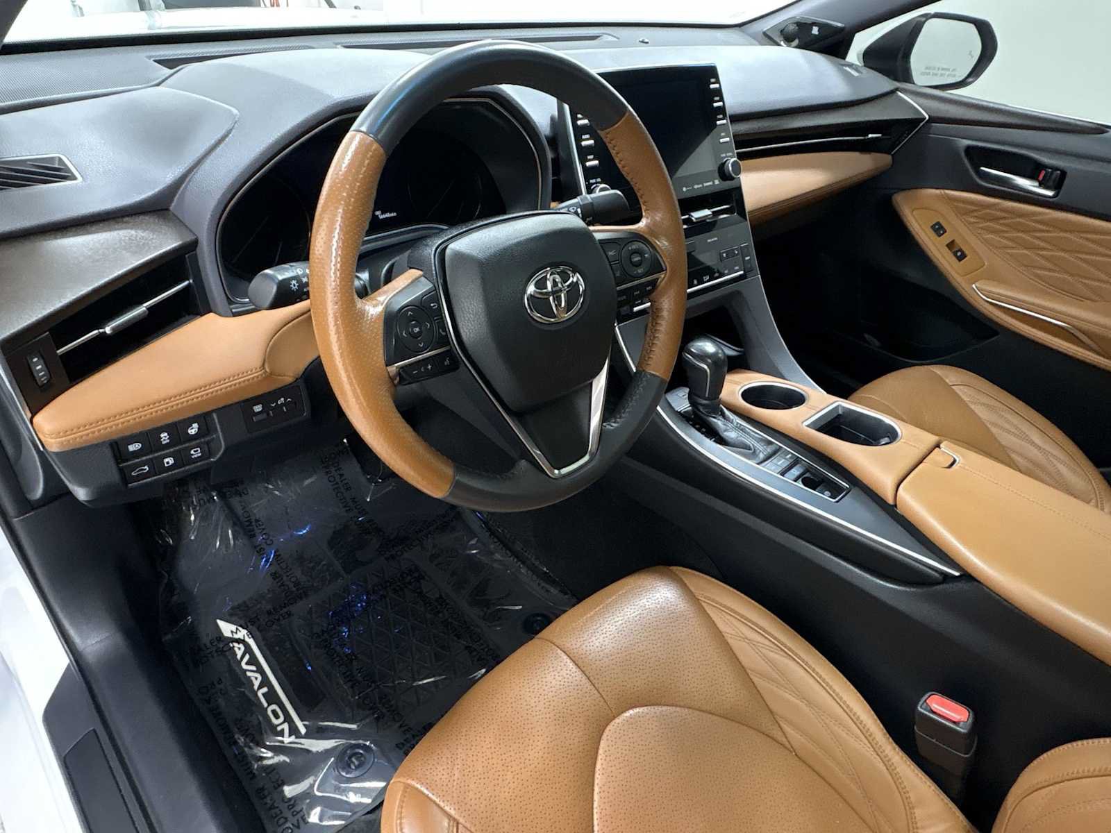 Certified 2020 Toyota Avalon Limited w/ Advanced Safety Package FWD image 12