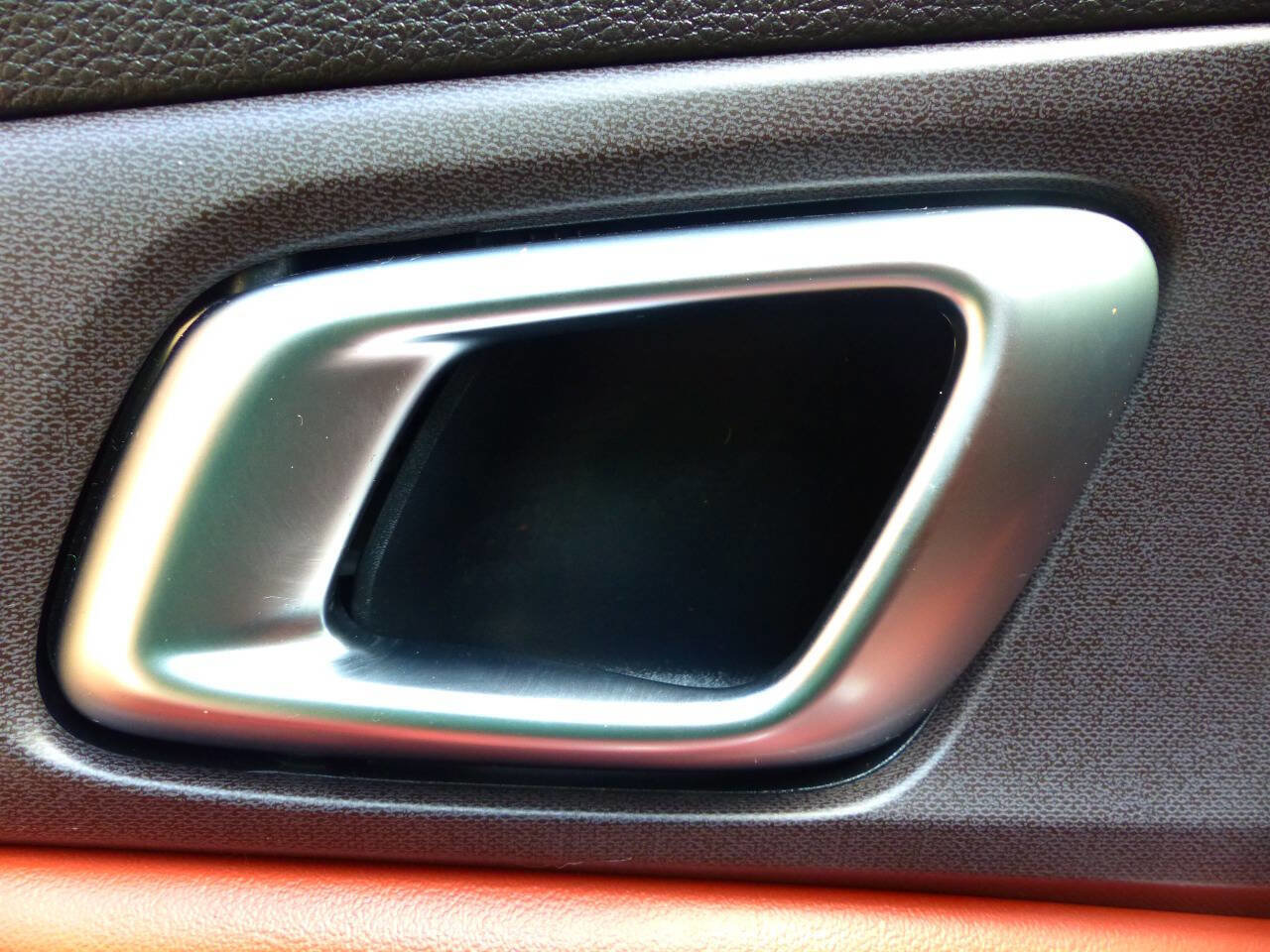 Used 2025 Kia Carnival EX image 21