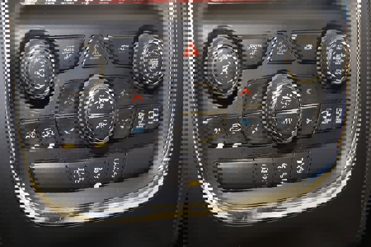 Used 2014 Dodge Durango Limited w/ Premium Group AWD/4WD image 30