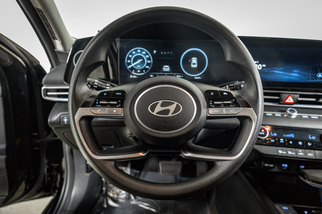 Certified 2024 Hyundai Elantra SEL FWD image 28