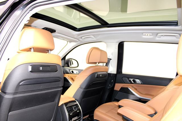 Used 2024 BMW X7 xDrive40i w/ Premium Package image 23