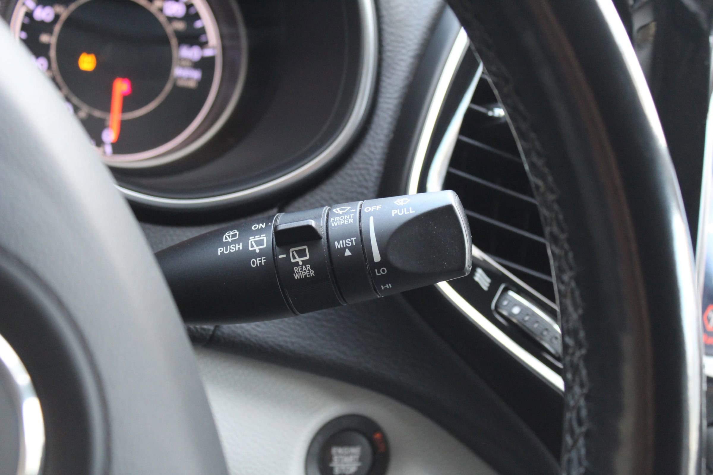 Used 2019 Jeep Cherokee Limited image 27