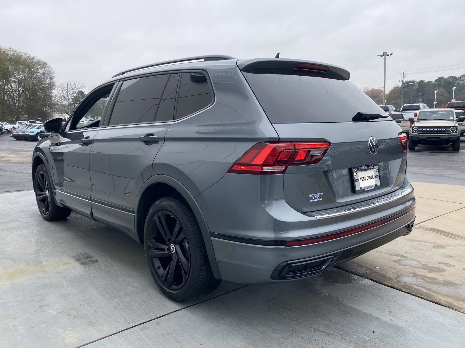 Used 2023 Volkswagen Tiguan SE R-Line image 7