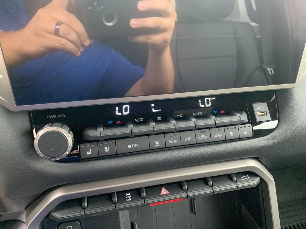 New 2026 Toyota Tundra Limited AWD/4WD image 22