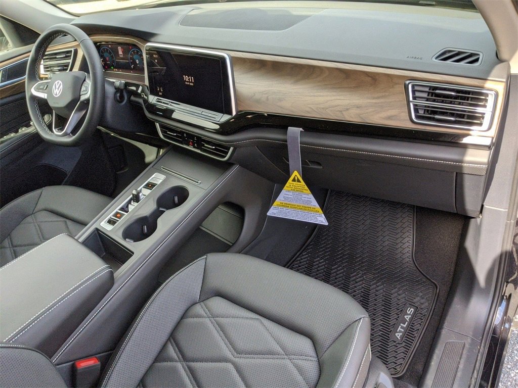 Used 2025 Volkswagen Atlas SE image 18