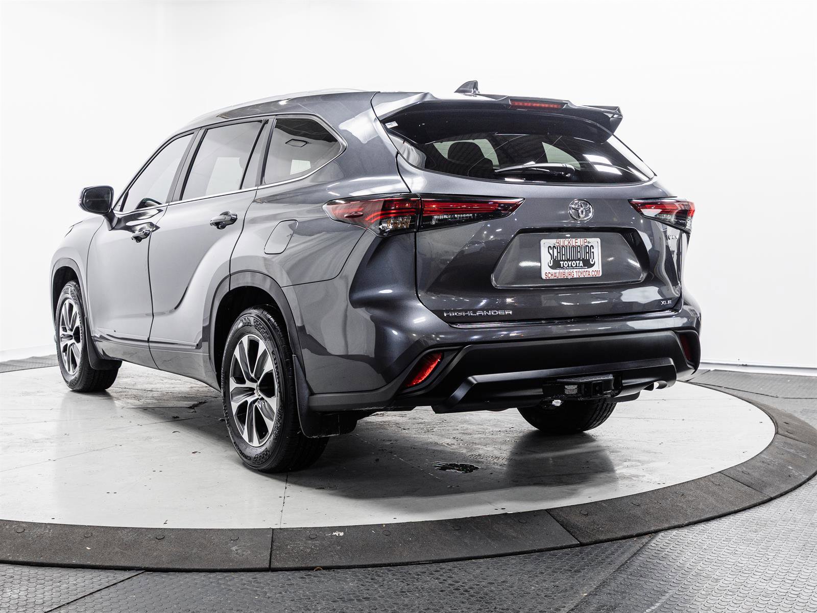 Certified 2025 Toyota Highlander XLE image 10