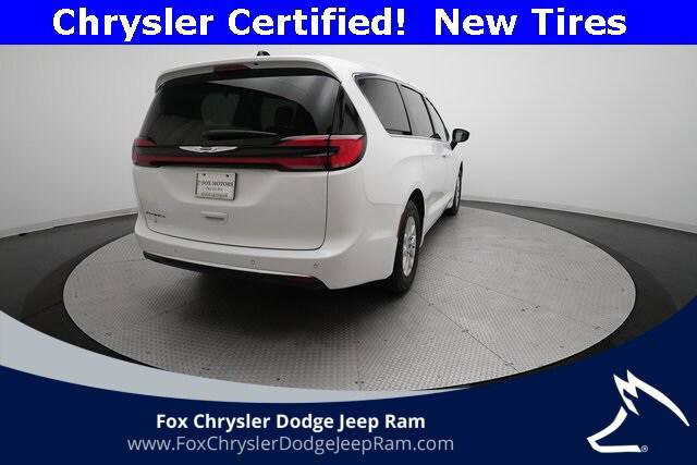 Certified 2024 Chrysler Pacifica Touring-L image 35
