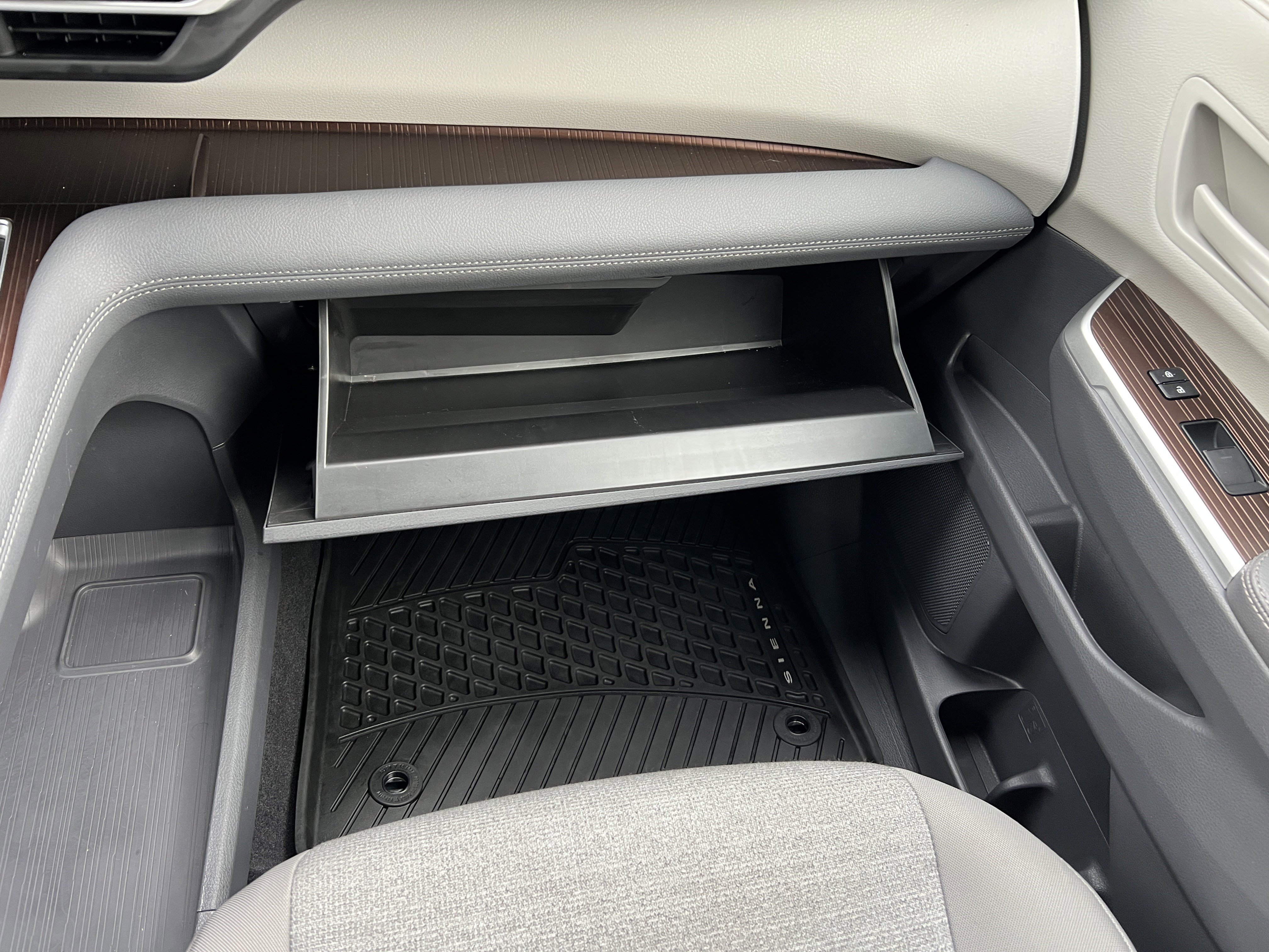 Used 2024 Toyota Sienna LE image 31