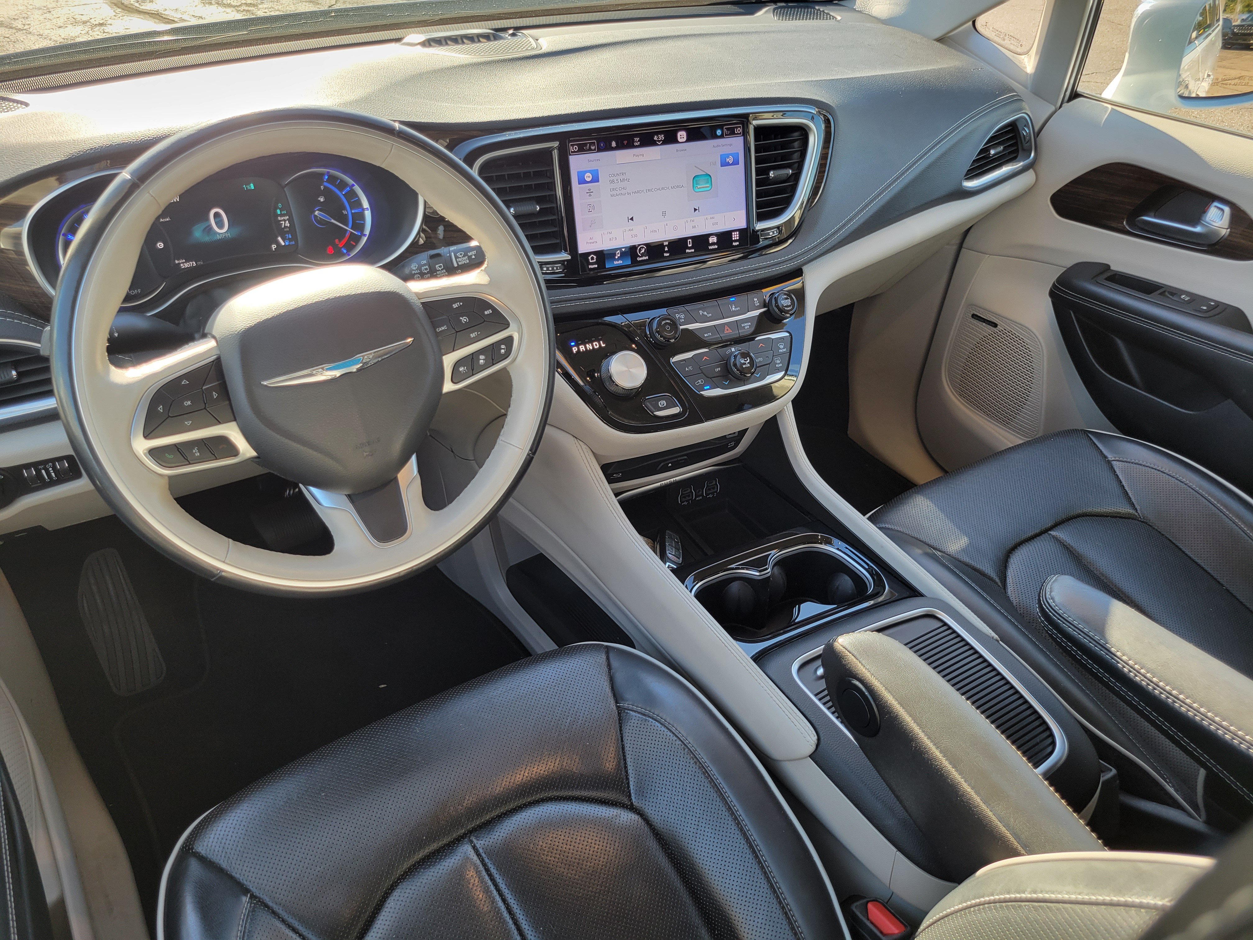 Used 2021 Chrysler Pacifica Limited w/ Uconnect Theater Family Group FWD image 16