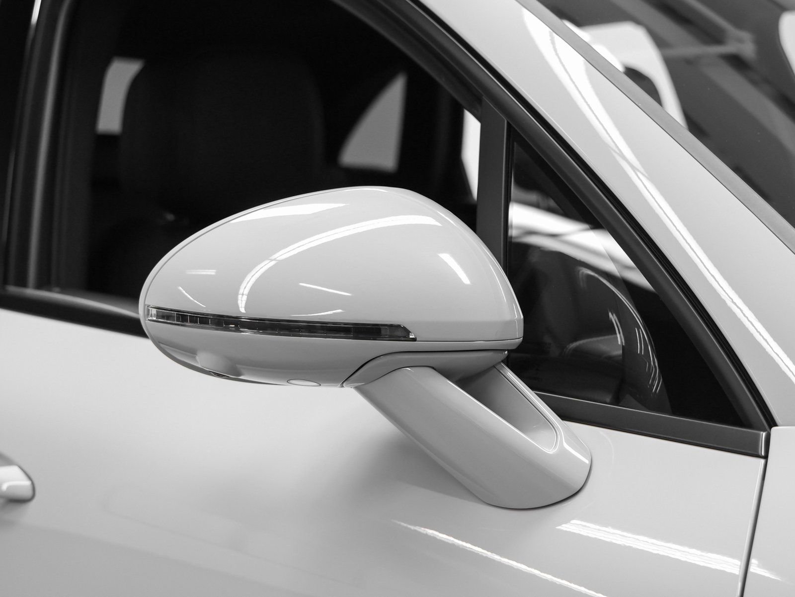 New 2026 Porsche Macan image 14