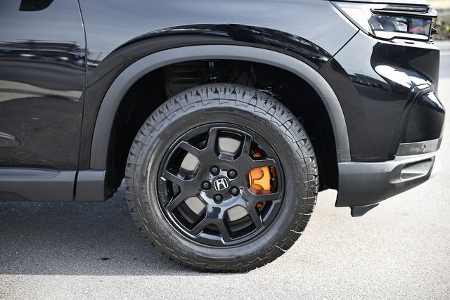 Used 2025 Honda Pilot TrailSport image 9