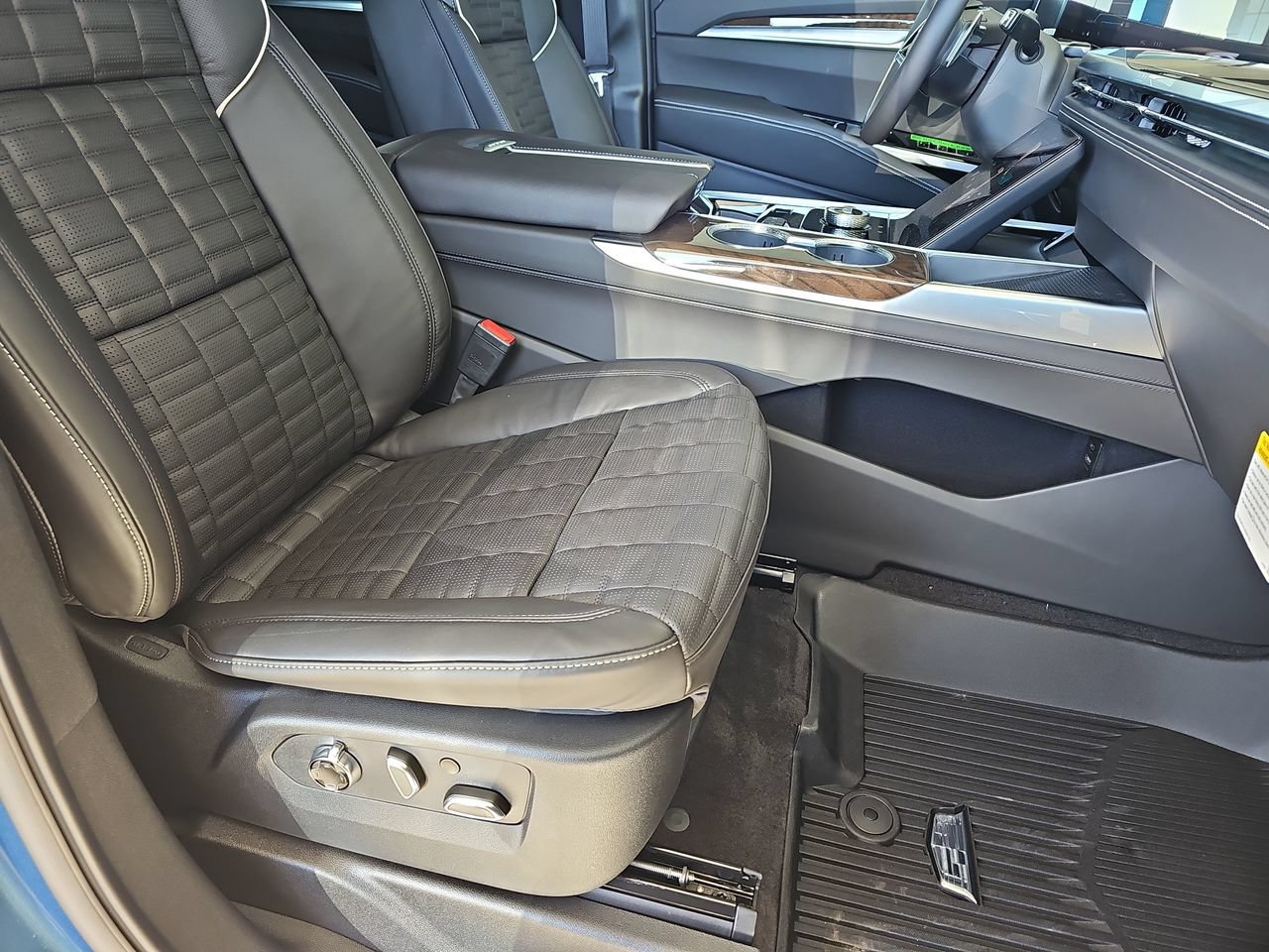 New 2026 Cadillac Escalade Platinum Sport w/ LPO, ONYX Package AWD/4WD image 10