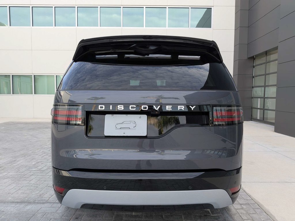 New 2026 Land Rover Discovery Limited Edition AWD/4WD image 4