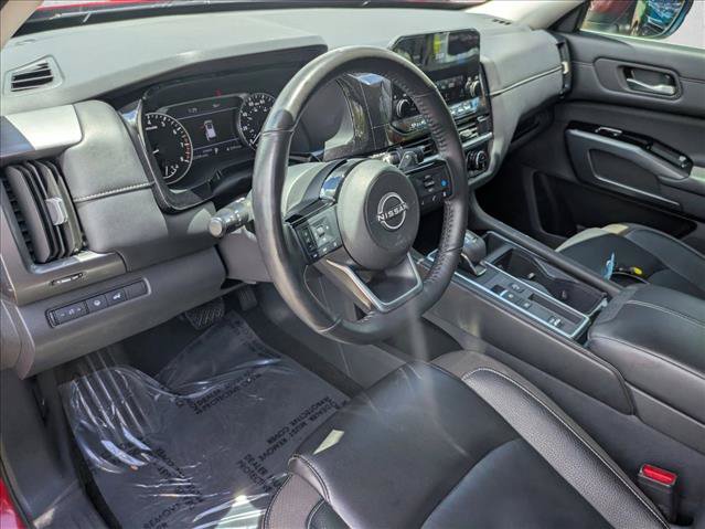 Used 2024 Nissan Pathfinder SL FWD image 10