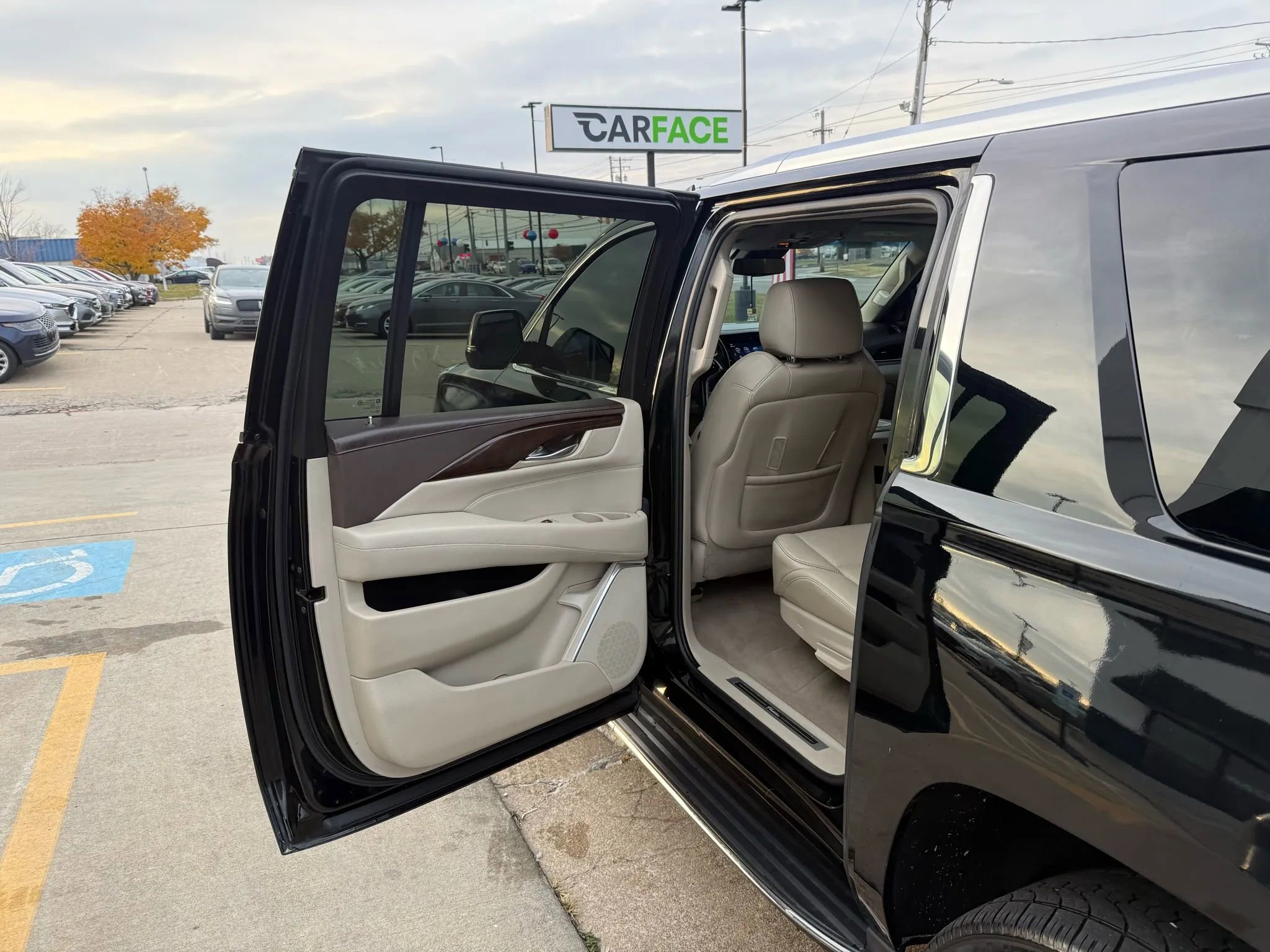 Used 2017 Cadillac Escalade ESV Luxury image 21