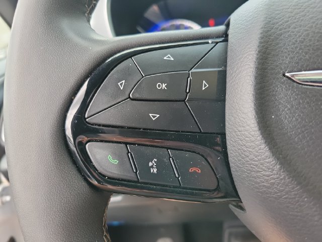 Used 2025 Chrysler Pacifica Limited FWD image 31