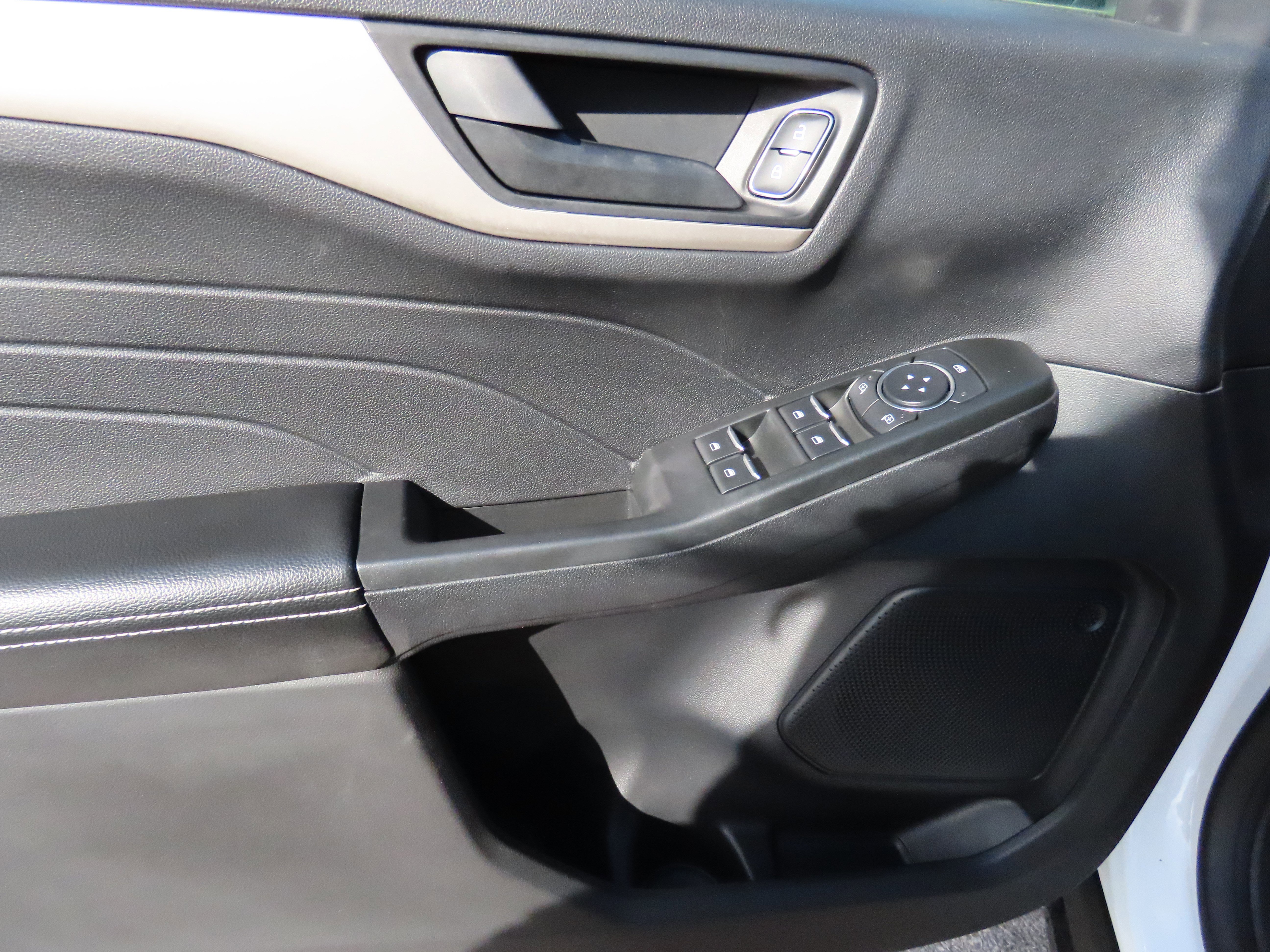 Used 2022 Ford Escape S image 19