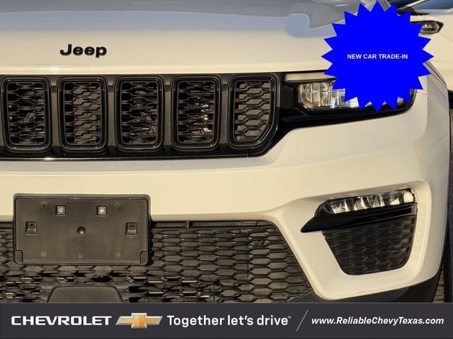 Used 2023 Jeep Grand Cherokee Limited w/ Black Appearance Package AWD/4WD image 4