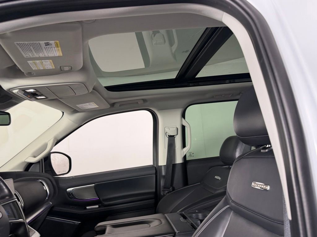 Used 2025 Ford Expedition Platinum AWD/4WD image 42
