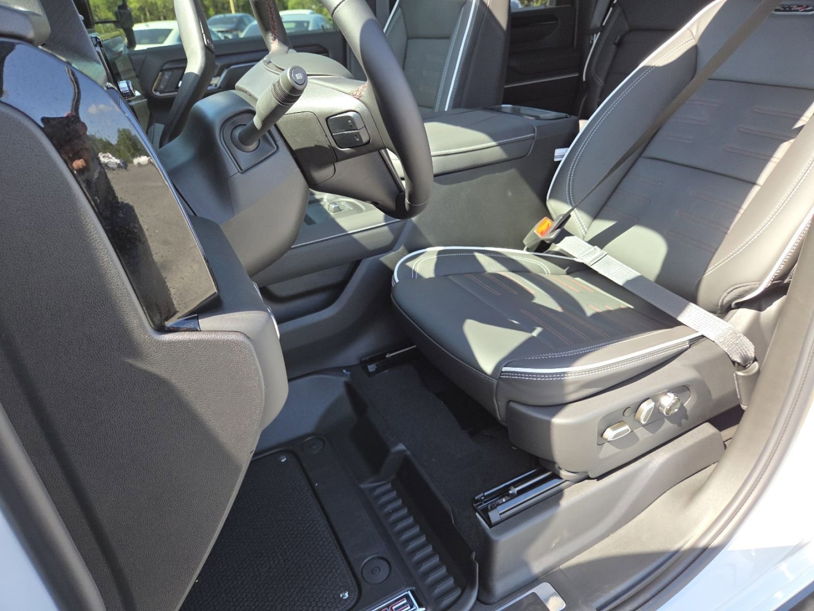 New 2026 GMC Sierra 2500 AT4X w/ LPO, Black Badging Package image 31