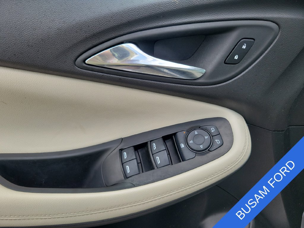 Used 2023 Buick Encore GX Preferred w/ Cold Weather Comfort Package FWD image 12