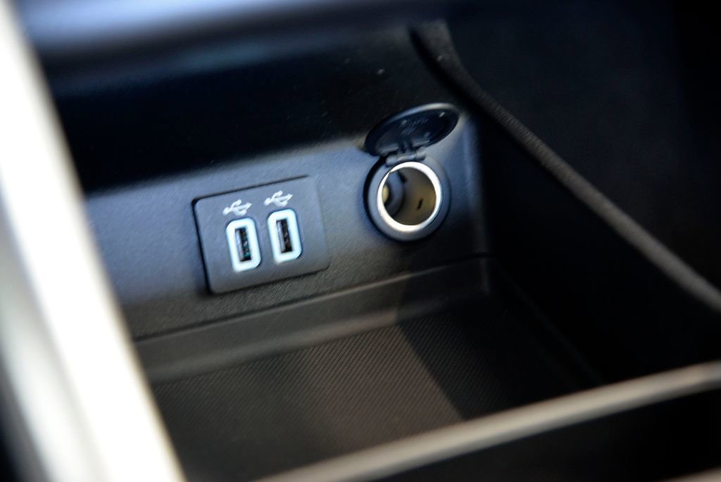 Used 2020 Ford Fusion SE image 25