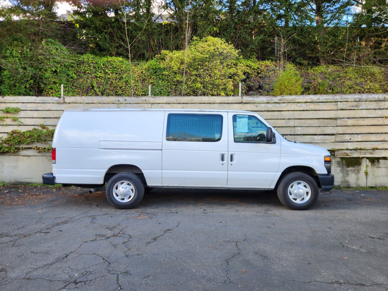Used 2011 Ford E-350 and Econoline 350 Extended Super Duty image 15