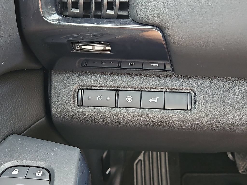 Used 2026 Nissan Pathfinder SV FWD image 23